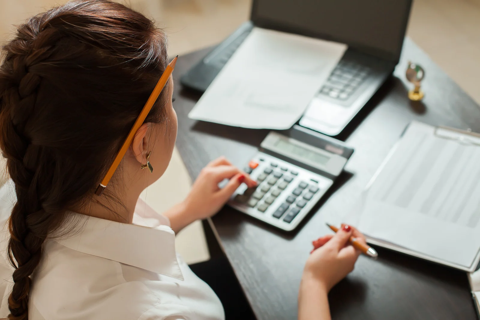 A female bookkeeper doing bookkeeping services Burnaby